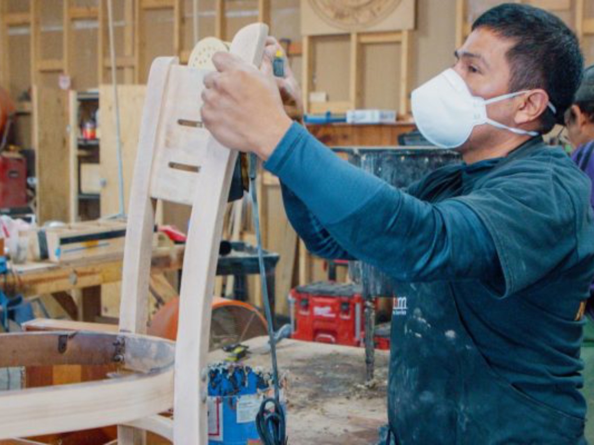 تعمیر صندلی چوبی