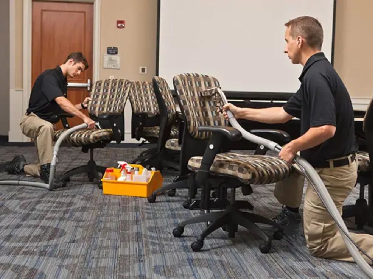 نظافت صندلی های اداری